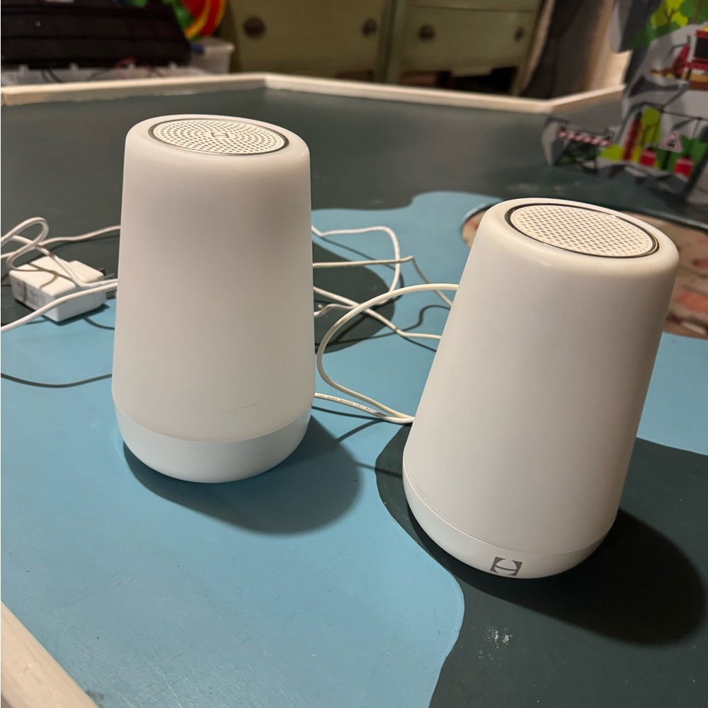 2 Hatch Rest Sound Machines with 3 Coverlets